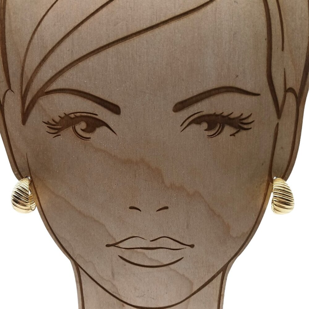 Vintage Chic Gold-Tone Ribbed Clip-On Hoop Earrings
